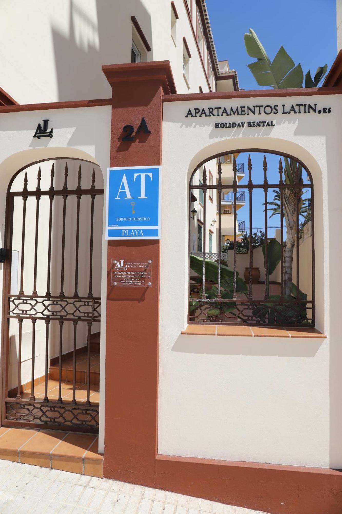 Apartamentos Latin Nerja Kültér fotó