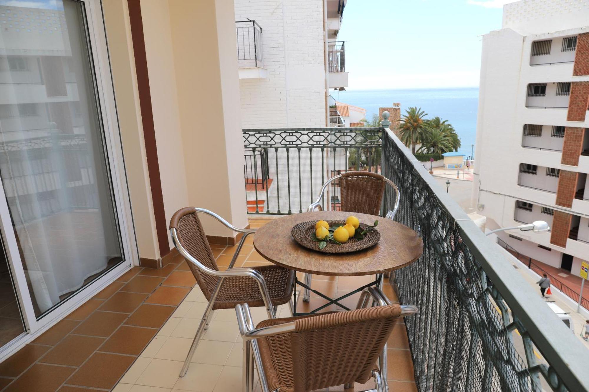 Apartamentos Latin Nerja Kültér fotó