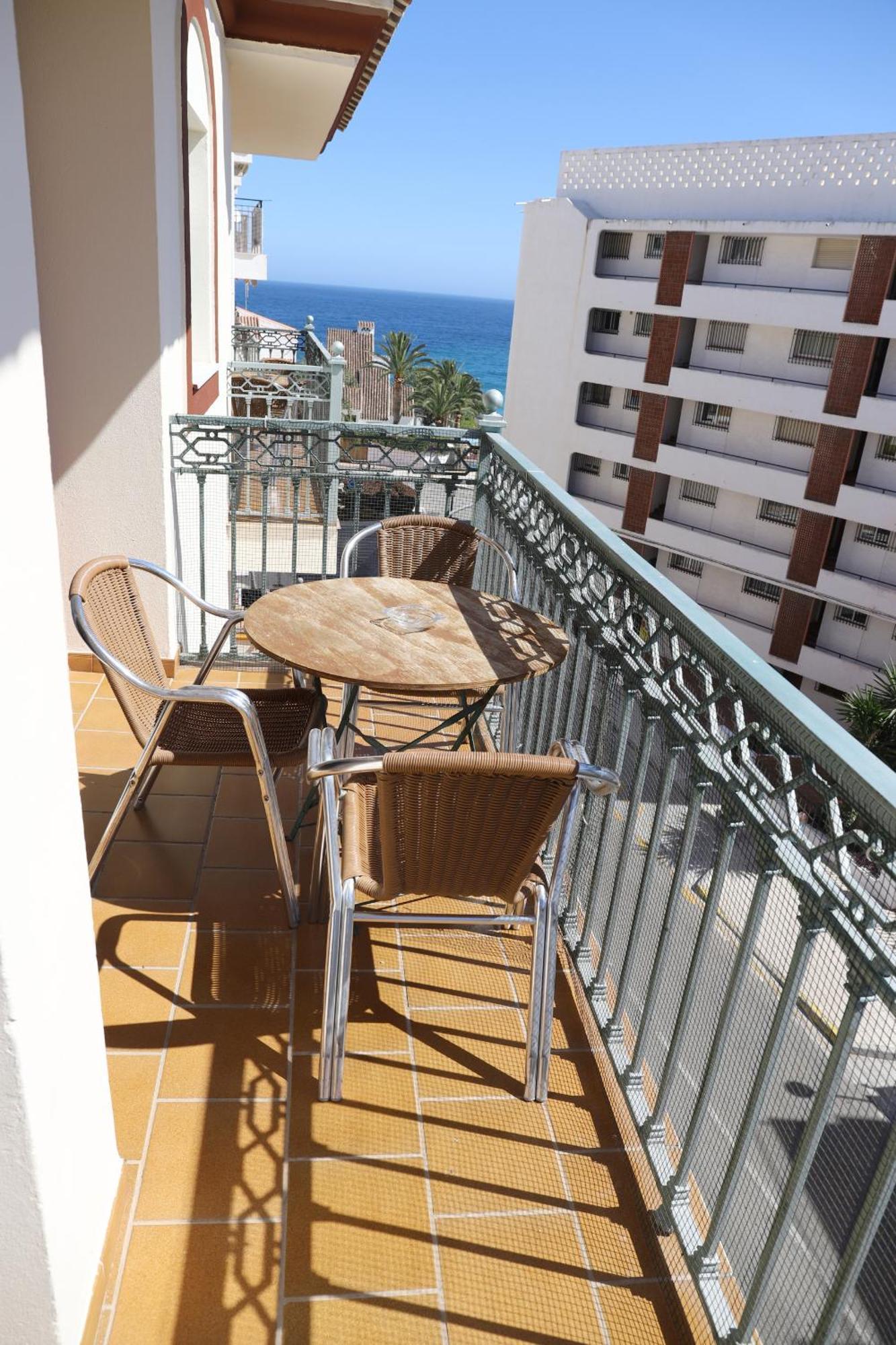 Apartamentos Latin Nerja Kültér fotó