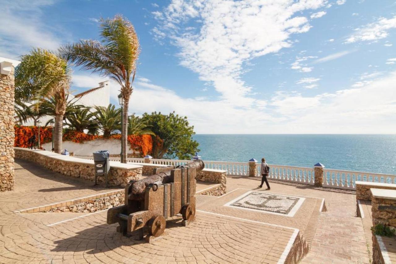 Apartamentos Latin Nerja Kültér fotó