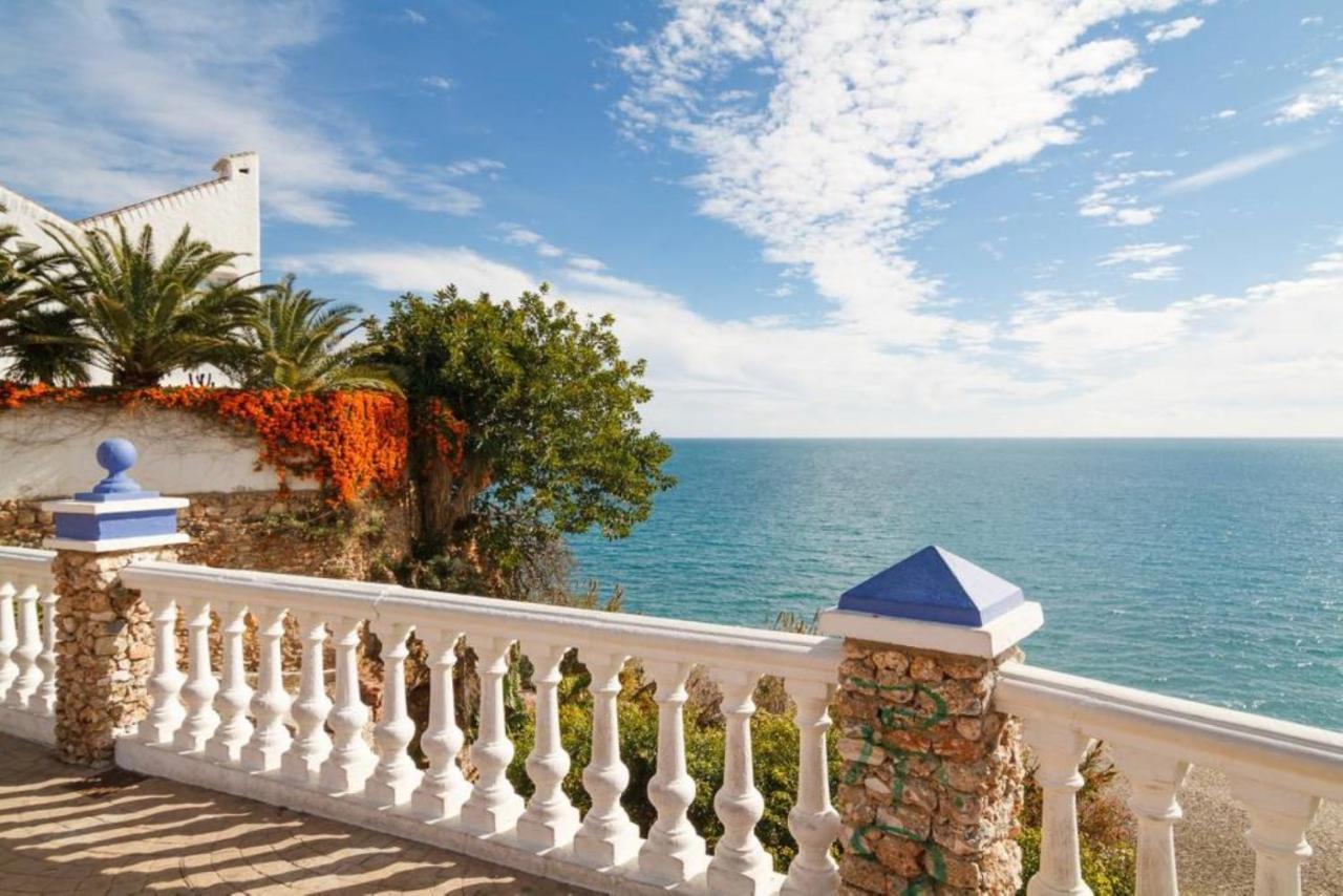 Apartamentos Latin Nerja Kültér fotó