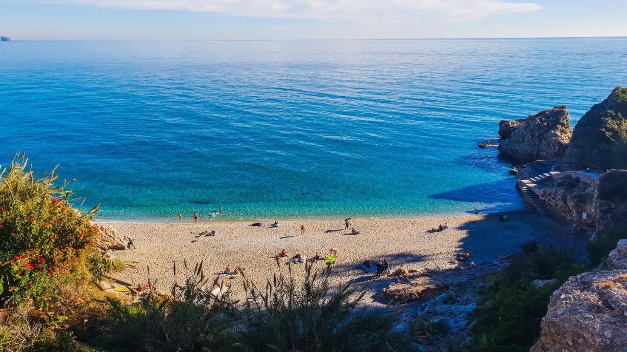 Apartamentos Latin Nerja Kültér fotó